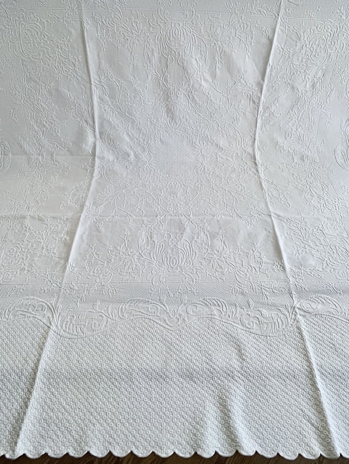 linge-ancien-literie-draps-taies-d-oreiller-traversins-couvertures-pique-de-coton-blanc-vintage-antiquite-brocante