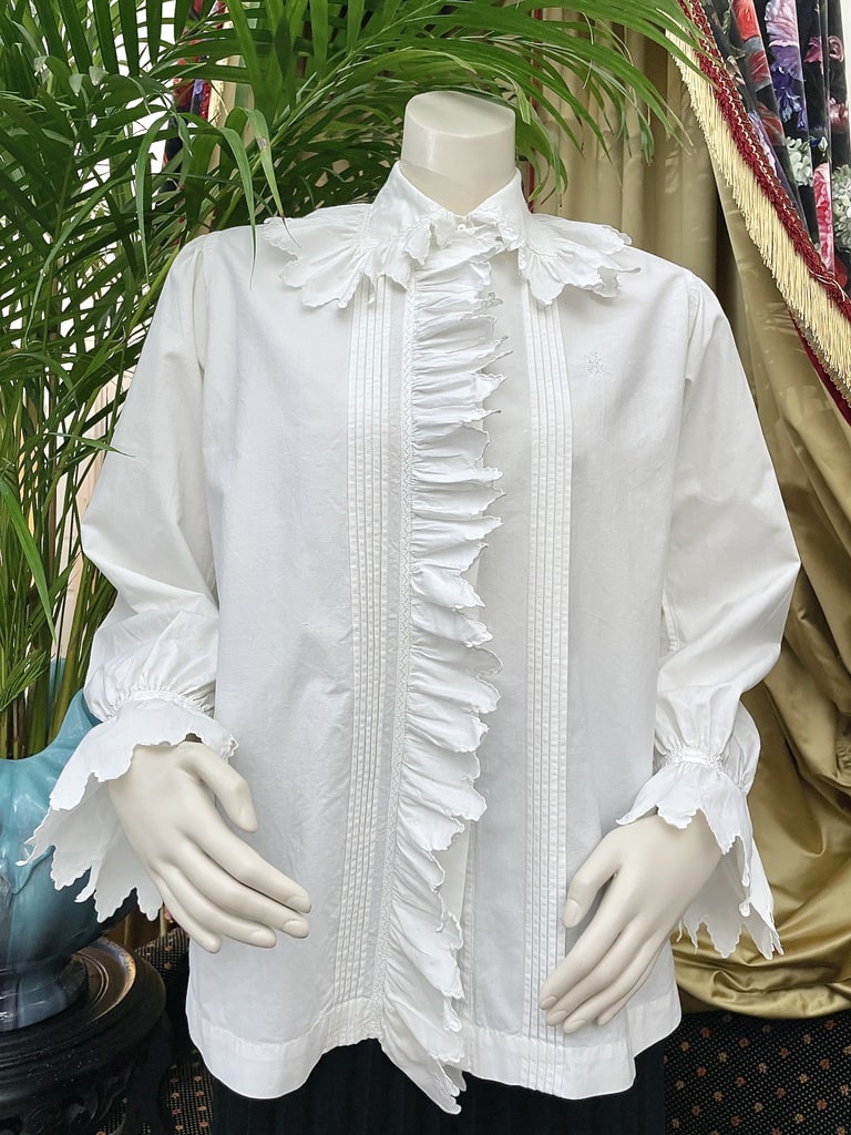 chemisier-ancien-volant-broderie-anglaise-manches-longueus-boutons-nacre-plis-religieuse-percale-coton-brode-main-antiquite-brocante-mode-vintage