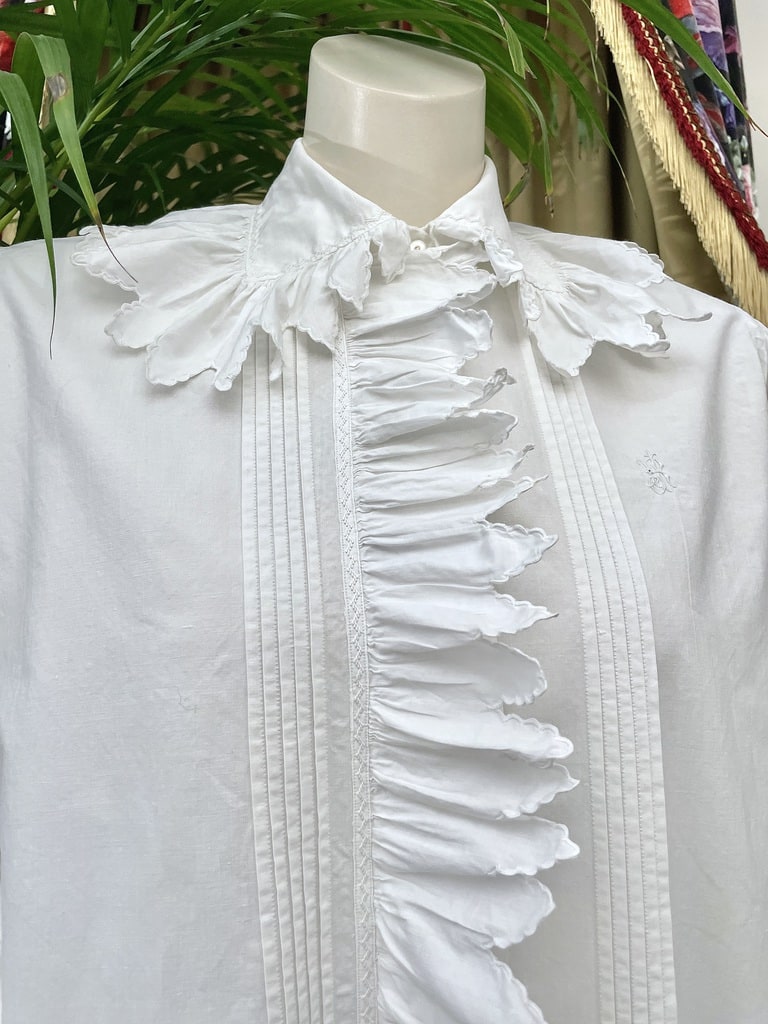 chemise-chemisier-blouse-ancienne-broderie-blanche-coton-fin-volant-feston-brode-main-linge-ancien-mode-vintage-antiquite-brocante