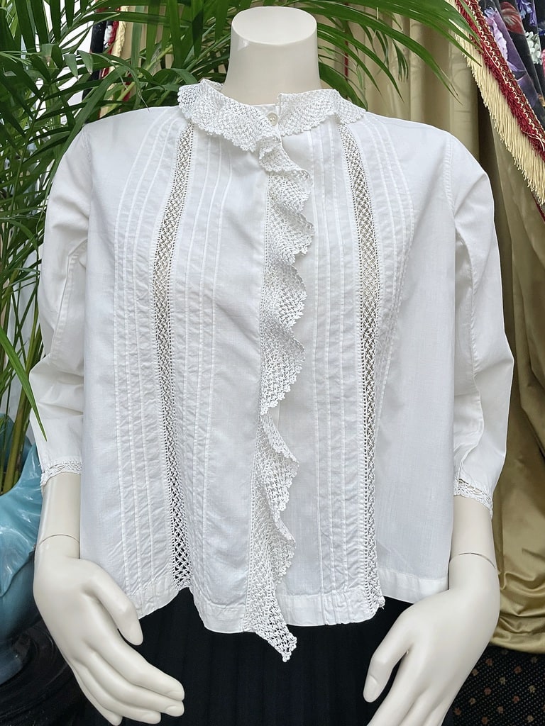 chemisier-percale-coton-volant-dentelle-crochet-blouse-chemise-femme-mode-linge-ancien-brode-main-antiquite-brocante-costume