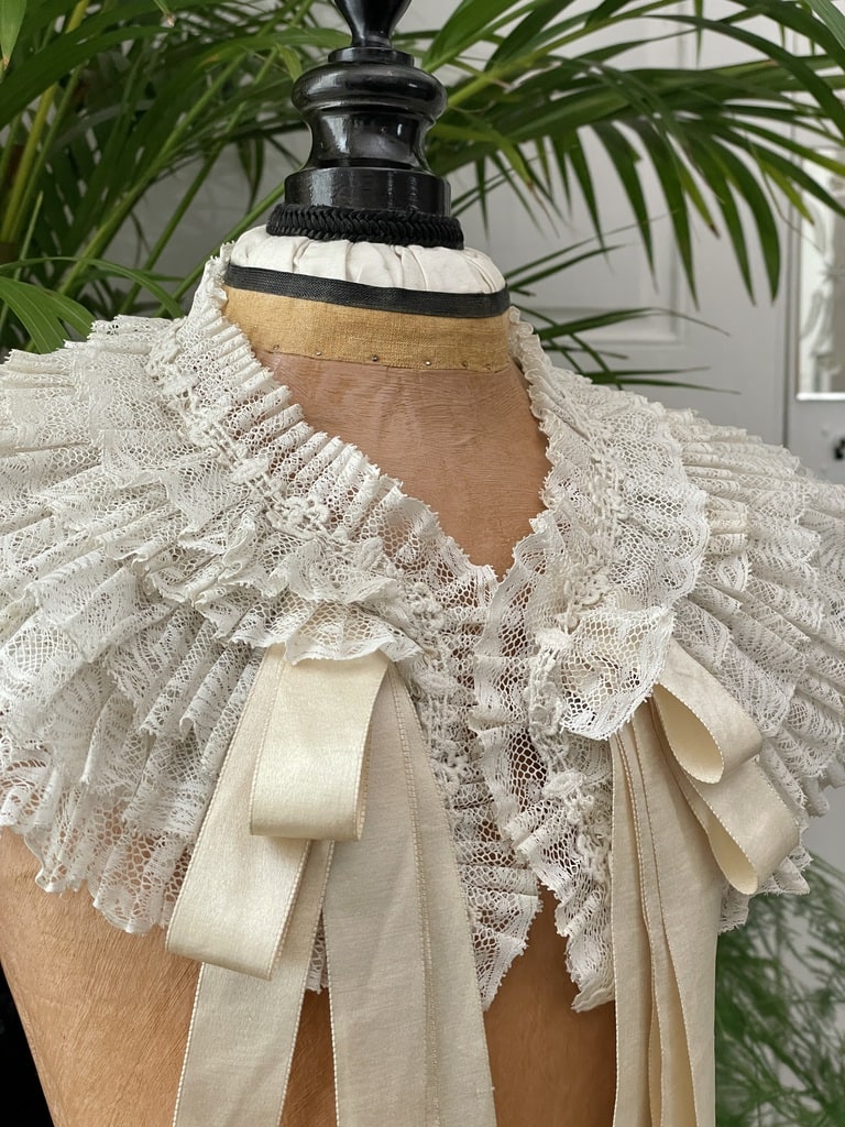 col-guimpe-ruche-tuyaute-soie-linge-ancien-antiquite-brocante-costume-napoleon-mode-ancienne-vintage-1900-valenciennes-dentelle