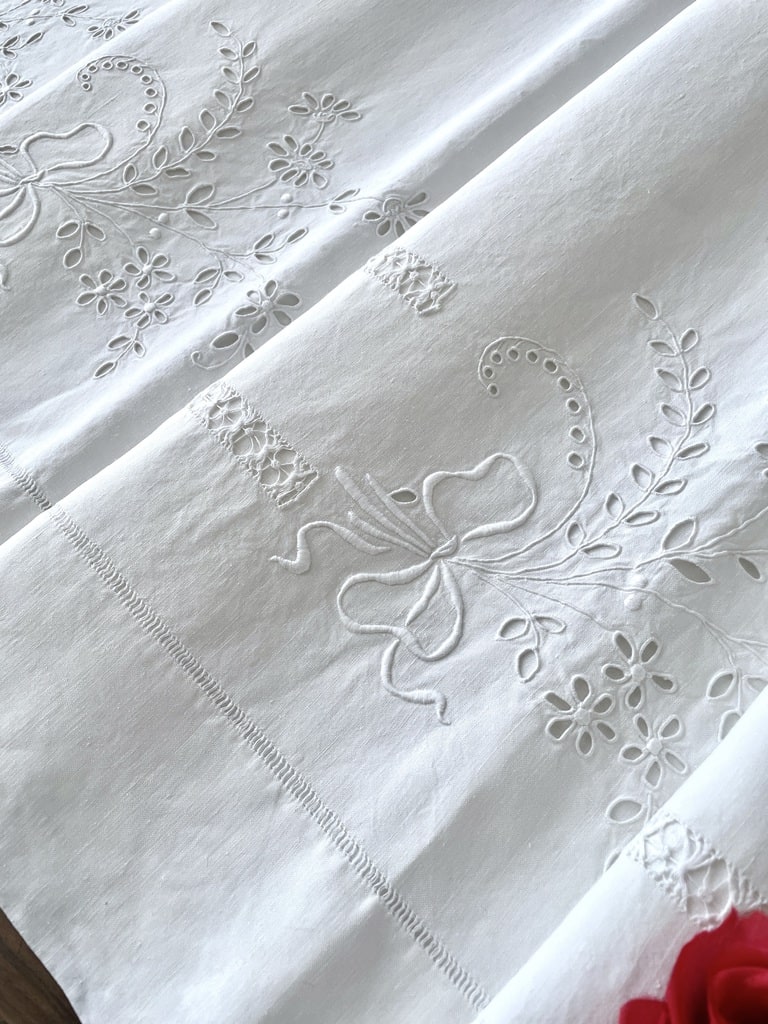 linge-ancien-de-maison-chambre-hote-hotel-de-charme-maison-de-campagne-chic-shabby-antiquite-brocante-vintage-1900-1880-fin-xixeme