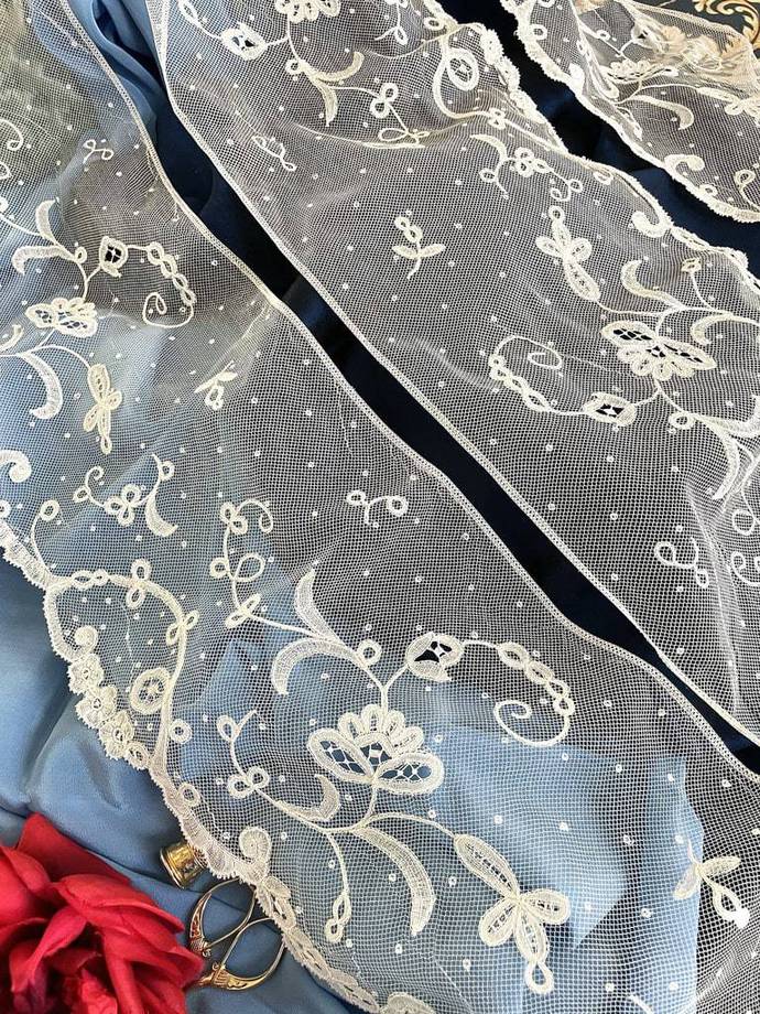 dentelle-ancienne-application-dangleterre-fuseaux-aiguille-costumier-costumiere-mercerie-linge-ancien-antiquite-brocante-dentelliere