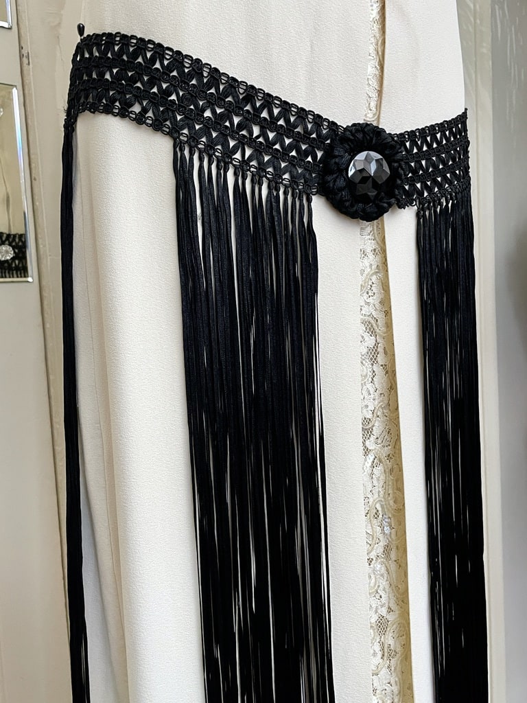 mode-ancienne-art-deco-costume-1920-1925-cordonnet-soie-noire-soutache-cabochon-perles-jais-antiquite-brocante-musee-collection