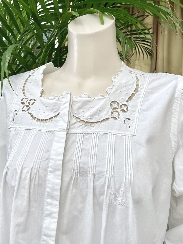 mode-femme-19eme-siecle-linge-ancien-chemise-chemisier-chemisette-liquette-blouse-coton-percale-broderie-anglaise-feston-antiquite-brocante-vente-en-ligne