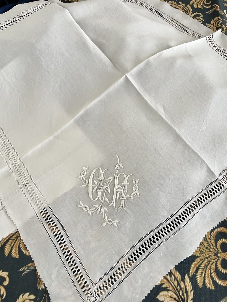 paire-de-taie-oreiller-fil-lin-monogramme-initiales-chiffre-brode-main-jour-plumetis-antiquite-brocante-vintage-vente-en-ligne