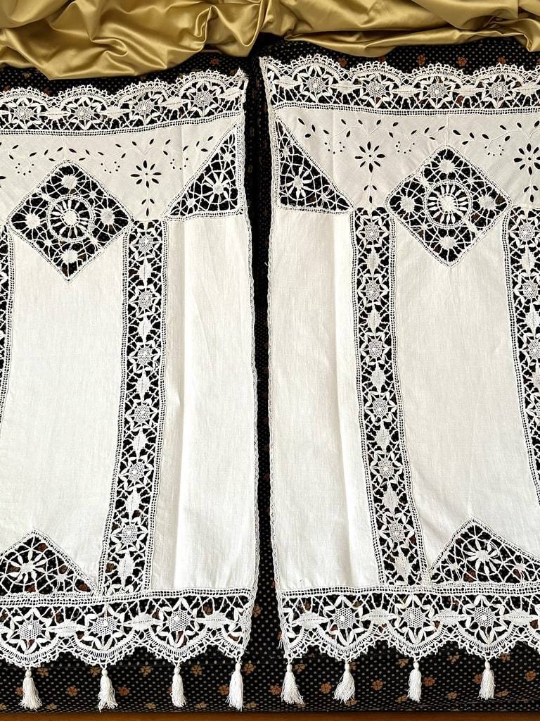 Linge ancien rideaux brise bise coton écru dentelle pompons