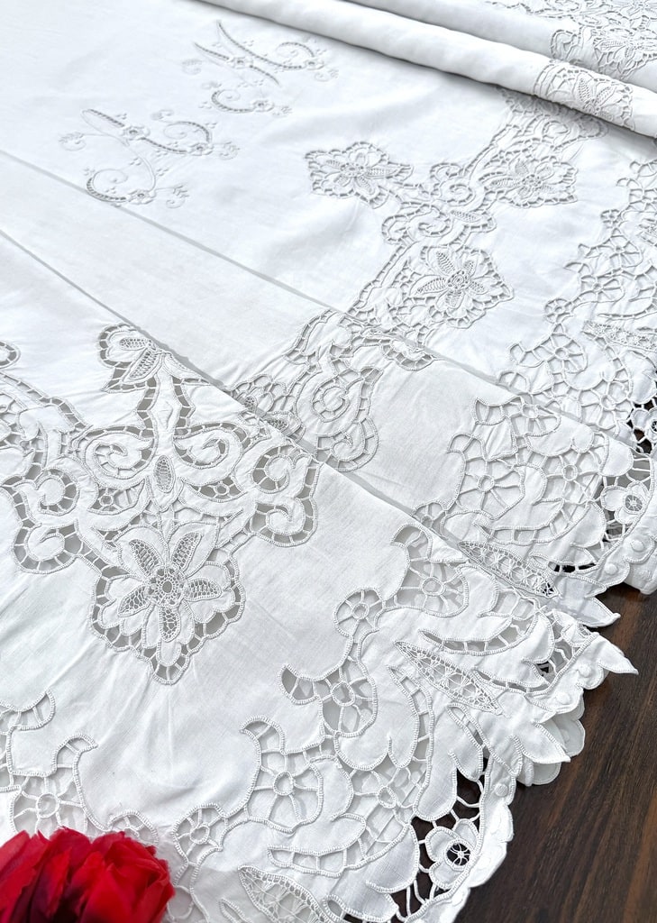 Drap ancien en fil de lin avec broderie Richelieu antiquités
