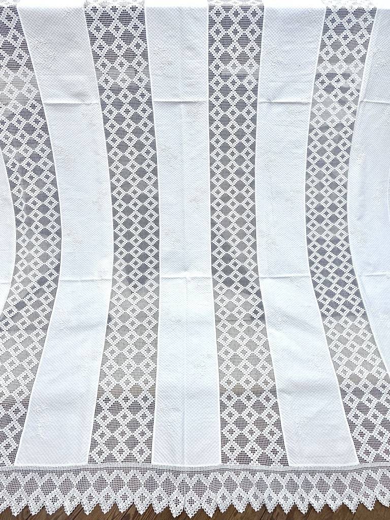 Dessus de lit en piqué de coton blanc et dentelle Linge ancien