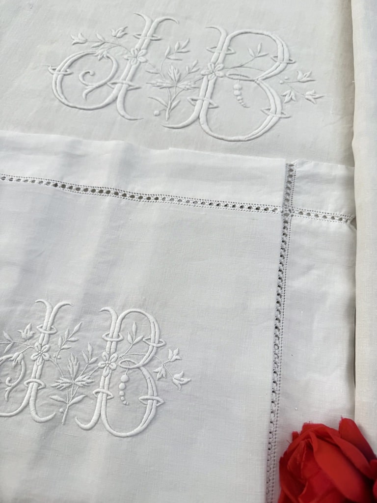 Ancienne parure de lit drap taie en lin Linge ancien
