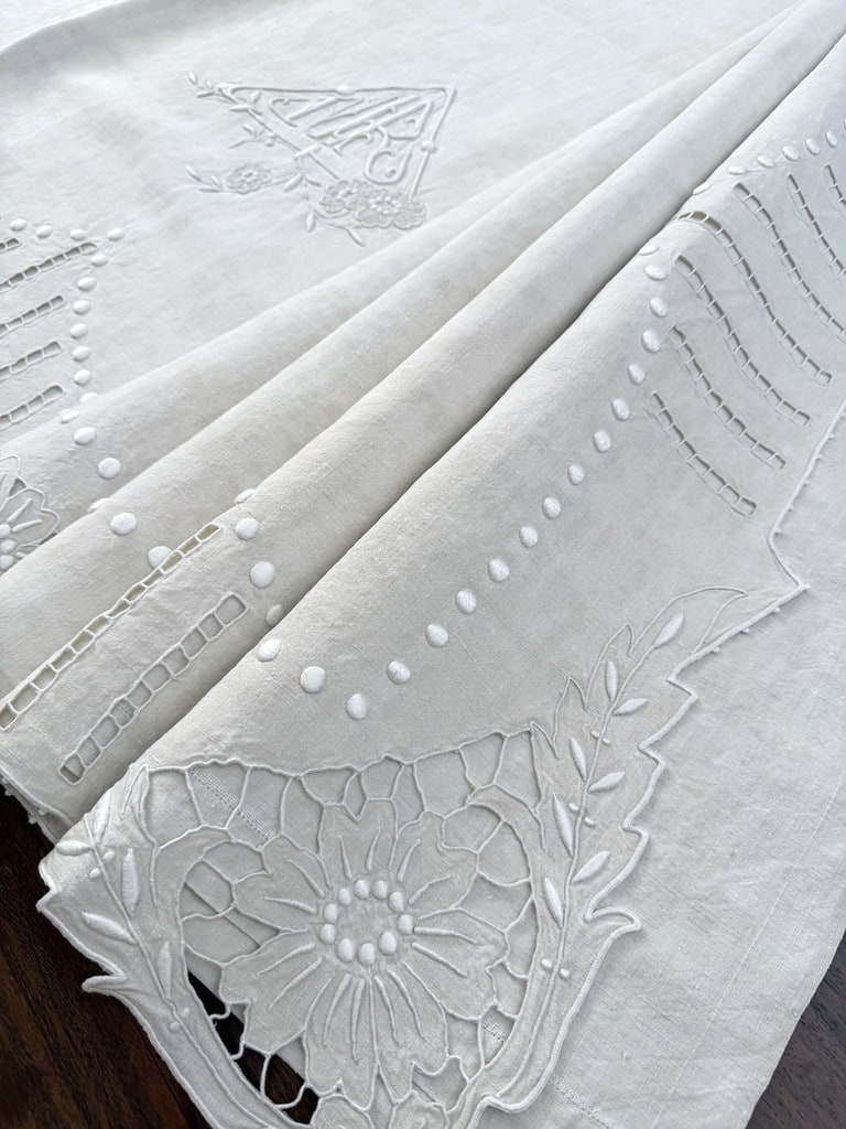 Ancien drap en lin monogramme MR jour Richelieu