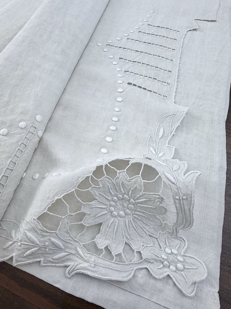 Linge ancien broderie Richelieu trousseau 19e siècle Antiquité