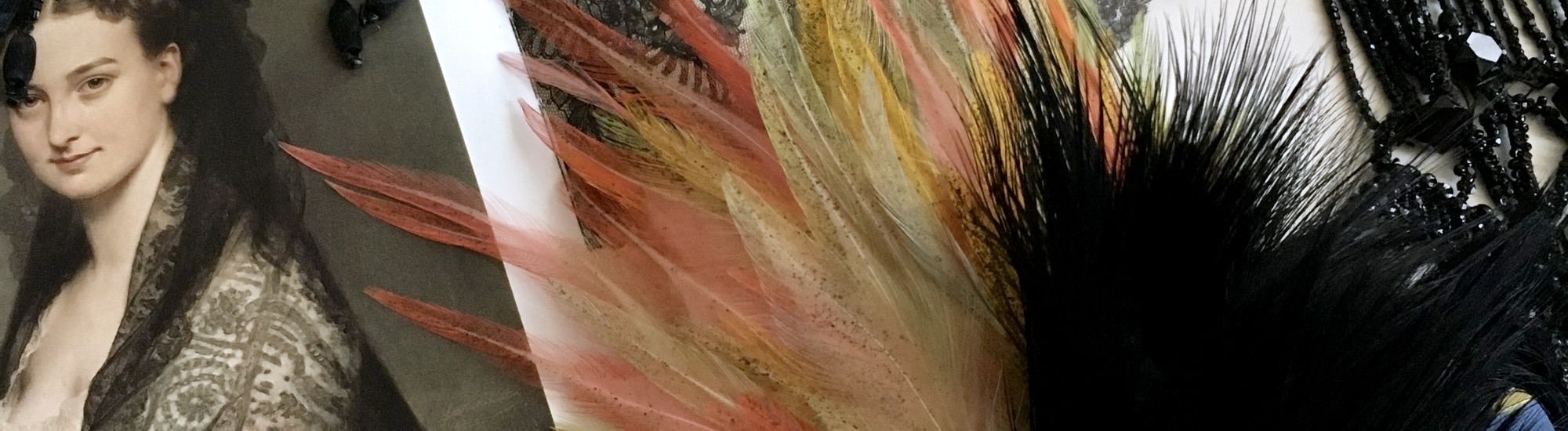 mercerie ancienne plumes incrustations boutons jabots dentelles cols manchettes lin coton