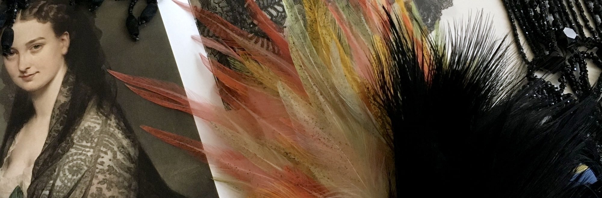 mercerie ancienne plumes cols jabots rabats boutons