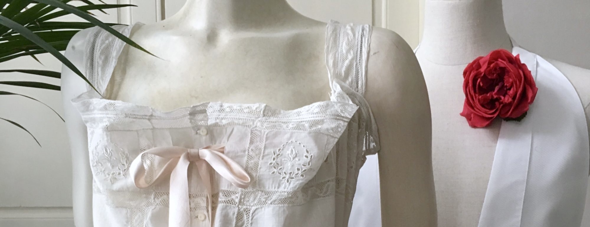 cache corset devantier culotte pantis dentelle broderie anglaise