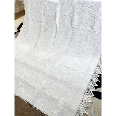 couverture-piquee-marseillais-coton-gaufre-linge-ancien-dessus-de-lit-provencal-dentelle-mariage-antiquite-brocante