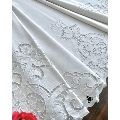 drap-en-lin-broderie-richelier-colbert-renaissance-fil-fin-linge-ancien-antiquite-brocante-demeure-de-charme-campagne-chic-chateau
