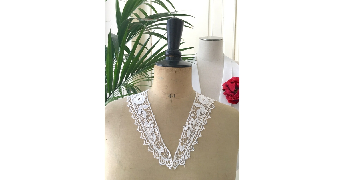 Ancien Col En Guipure De Coton – Vers 1900 – Pour Théâtre Ou Collection