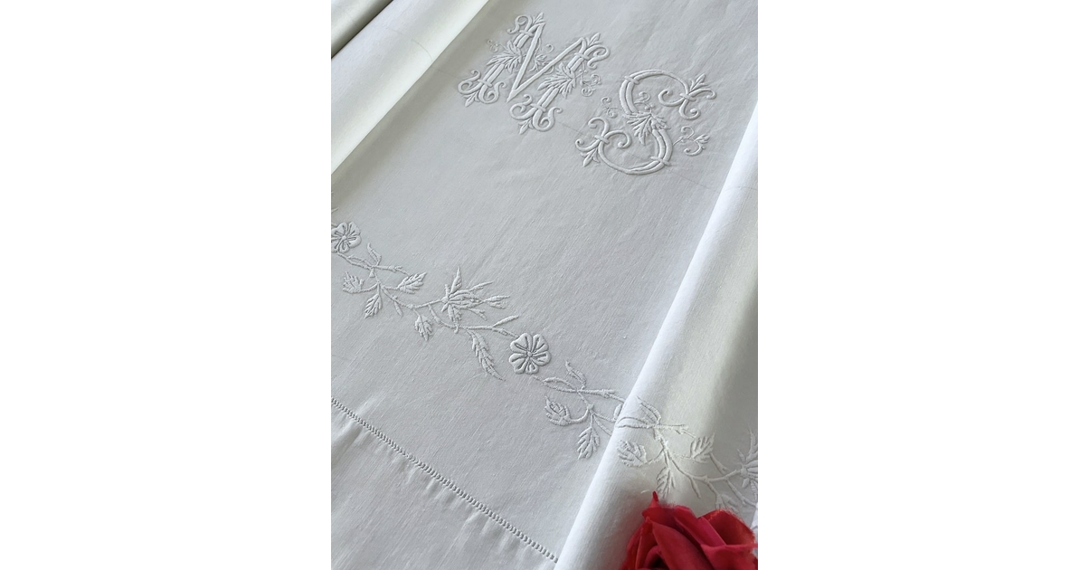 Drap lin ancien. Brodé, monogramme A & D. 220 X 310 cm - Linge de maison Drap lin ancien. Brodé, monogramme A & D. 220 X 310 cm - Linge de maison