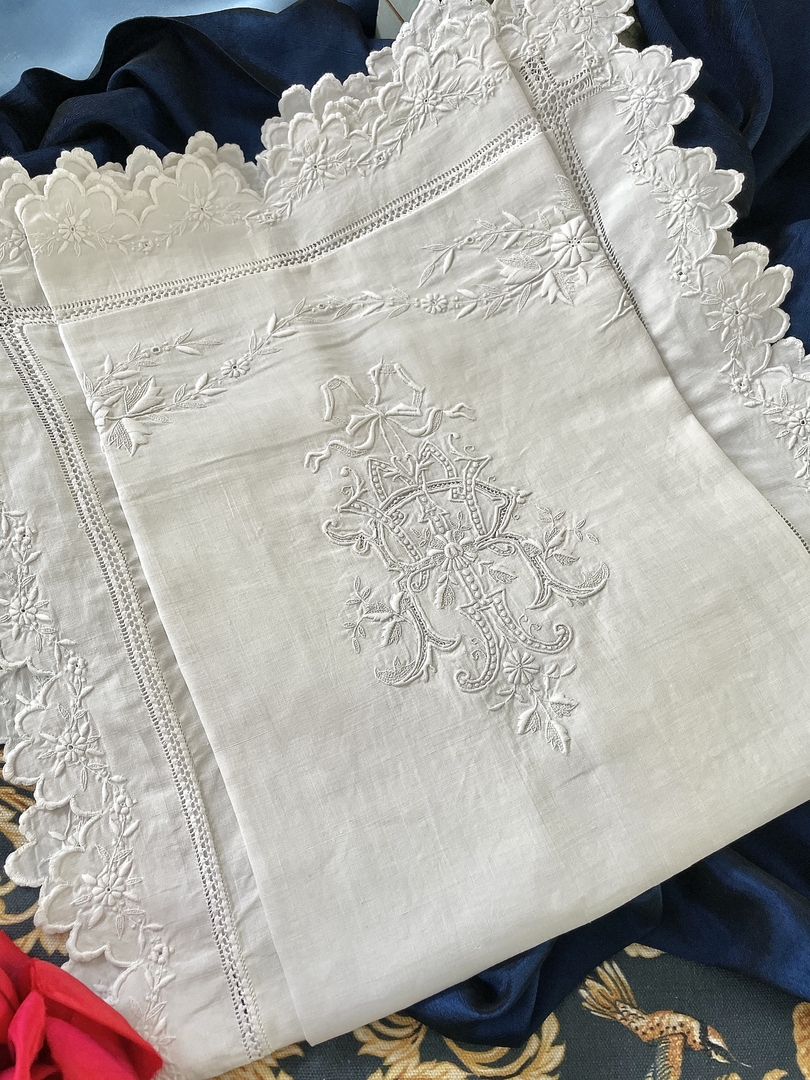Boite ancienne chiffre 93 coton brodé , pour marquer le linge