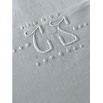 monogramme-broderie-blanche-coudre-broder-fait-main-antiquite