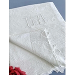 linge-ancien-couverture-piquee-coton-marialge-broderie-blanche-monogramme-brocante