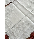 linge-ancien-pour-le-lit-taies-oreiller-traversin-draps-couvertures-piquee-trousseau-de-mariage-antiquite
