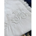 linge-ancien-taies-couvertures-piquees-dessus-de-lit-mariage-draps-brodes-main-monogrammes-initiales
