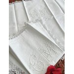 paire-taie-oreiller-ancienne-en-pique-de-coton-broderie-main-plumetis-dentelles-linge-ancien-lit-chambre-antiquite
