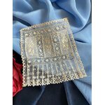 linge-ancien-poupee-dentelle-tulle-rebrode-soie-linon-collection-robe-manchette-antiquite-brocante