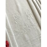 drap-ancien-en-lin-broderie-blanche-au-plumetis-jours-echelle-lin-fin-trousseau-epoque-napoleon-antiquite-brocante