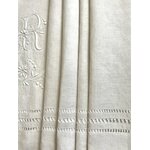 decoration-chambre-ancienne-linge-ancien-maison-lit-parure-drap-en-lin-monogramme-antiquite-brocante