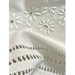 linge-ancien-draps-taies-serviettes-torchons-dentelles-brode-main-couvertures-pique-coton-antiquite-brocante