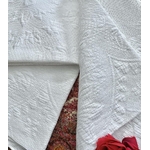 courte-pointe-ancienne-pique-de-coton-gaufre-dessus-de-lit-trousseau-de-mariage-linge-ancien-de-famille-provence-antiquite-brocante-broderie-blanche-fait-main