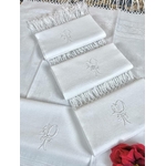 linge-ancien-blanc-serviettes-de-toilette-invites-pique-de-coton-liteaux-frange-monogramme-art-de-vivre-chambres-hote-antiquite-brocante