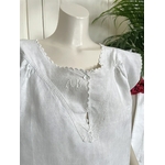 ancienne-chemise-de-jour-lin-broderie-feston-bouton-nacre-monogramme-linge-ancien-trousseau-antiquite-brocante