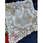 mouchoir-ancien-dentelle-de-bruxelles-point-de-gaze-aiguille-roses-petales-detachees-1880-1890-1870-antiquite-brocante-empire