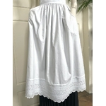 tablier-ancien-en-percale-broderie-anglaise-plisse-linge-de-service-office-cuisine-chambre-servante-brocante-shabby-chic-costume-epoque