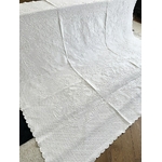 couverture-piquee-gaufree-ancienne-linge-ancien-dessus-de-lit-blanc-coton-bordures-festonnees-trousseau-de-mariage-antiquite-brocante-chic-france