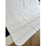 dessus-de-lit-en-pique-marseillais-blanc-coton-gaufre-festons-brodes-main-linge-ancine-vintage-trousseau-antiquite-brocante