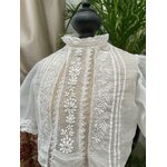 linge-ancien-bebe-vetement-robe-poupee-dentelle-fine-broderie-blanche-brode-main-antiquite-brocante-vente-en-ligne