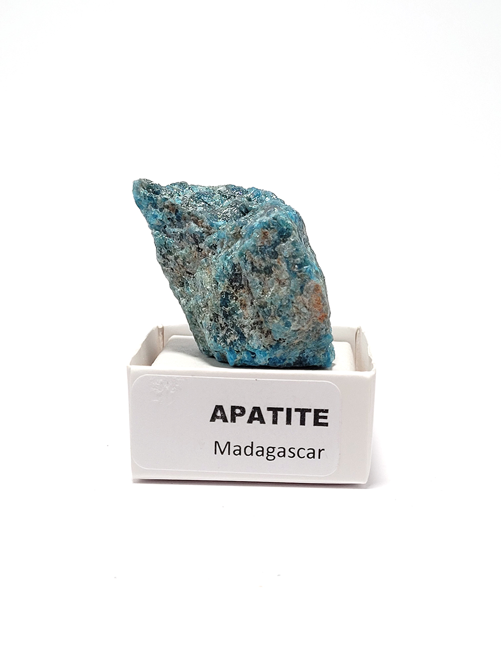 apatite brute vue de face posé sur une boîte