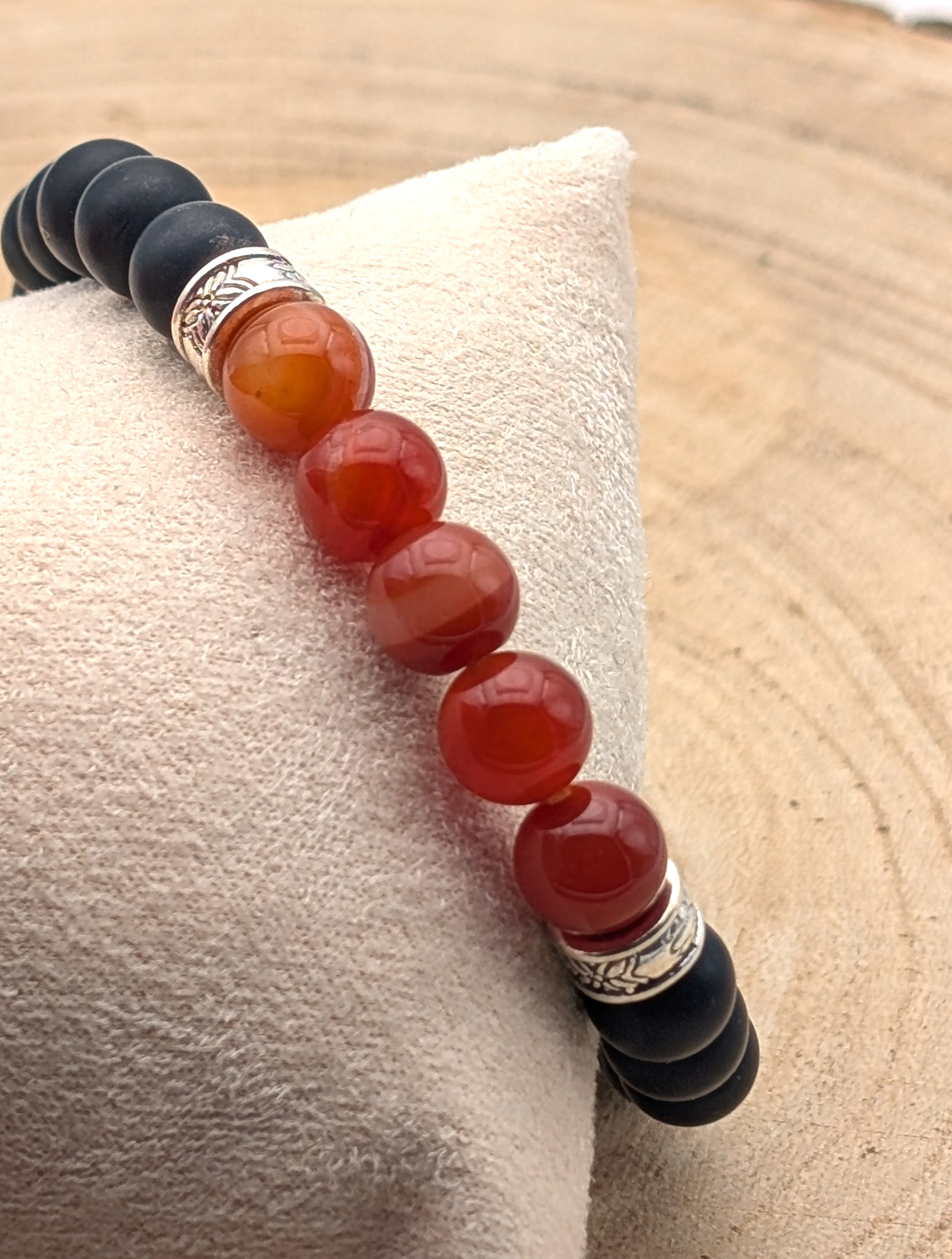 bracelet-mineraux-cornaline-onyx-givre