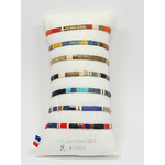 bracelets en perles japonaises présenter sur un coussin