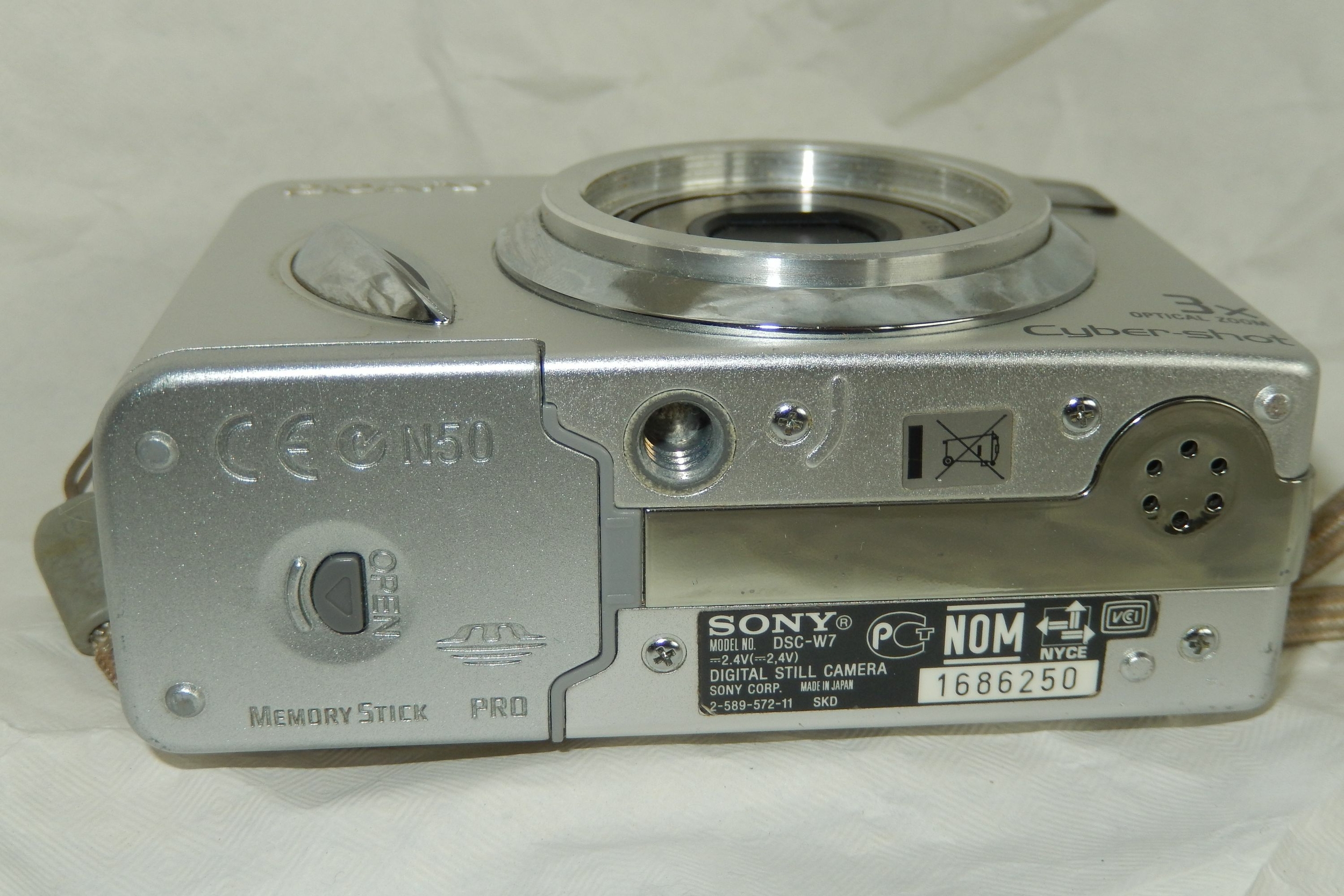 SONY CYBER-SHOT DSC-W7 appareil photo numérique vintage