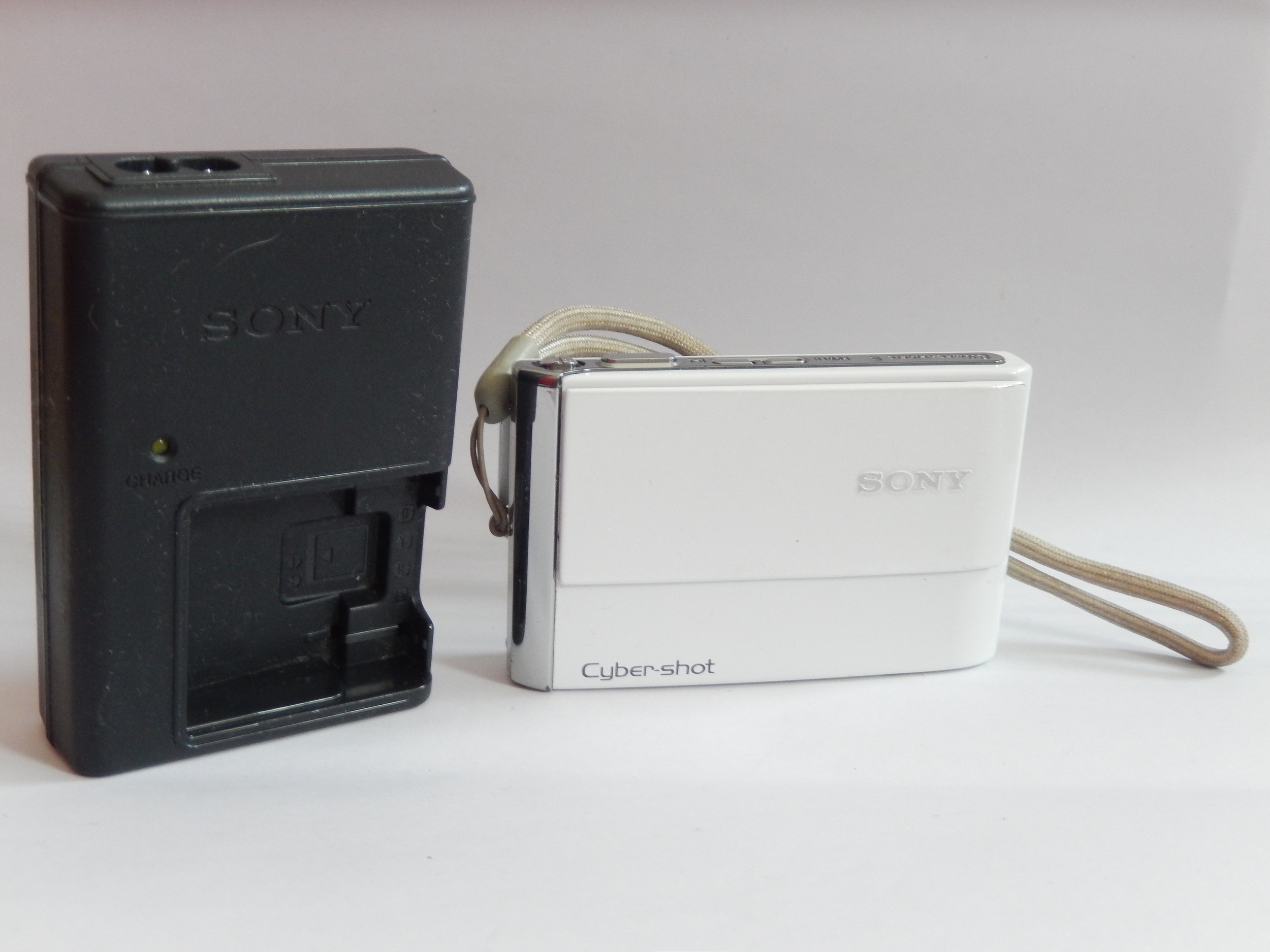 Sony CyberShot DSC-T10 camera vintage