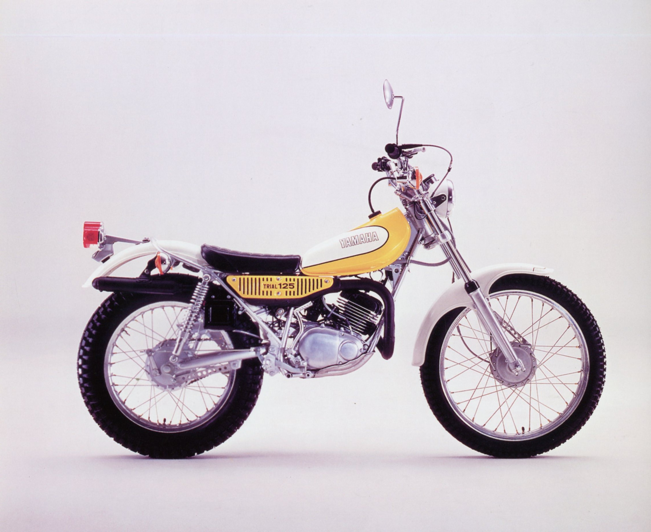 YAMAHA TY250 1974 - FICHE MOTO TRIAL TY CARACTÉRISTIQUES