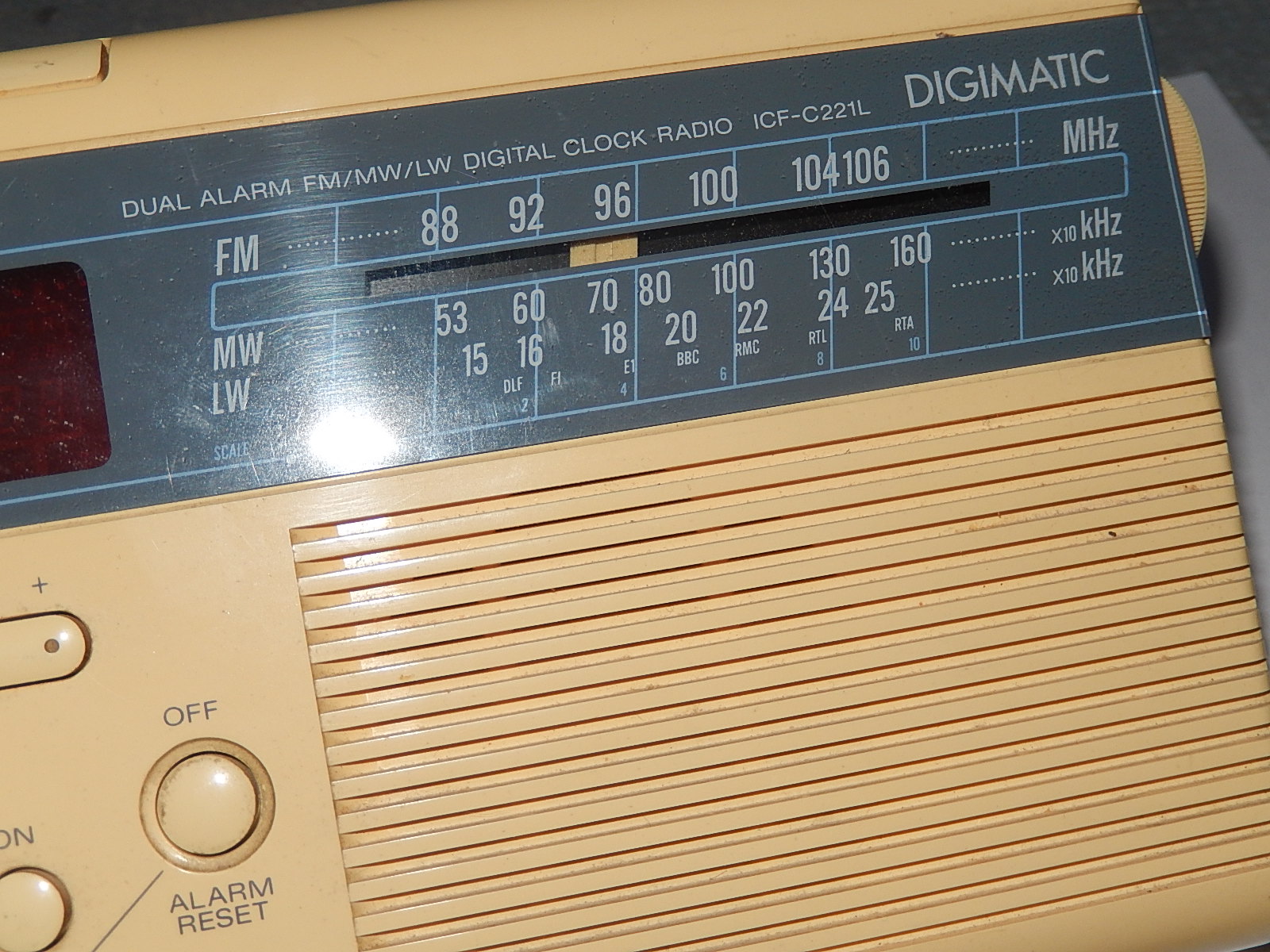 SONY ICF-C221L DIGIMATIC RADIO REVEIL VINTAGE