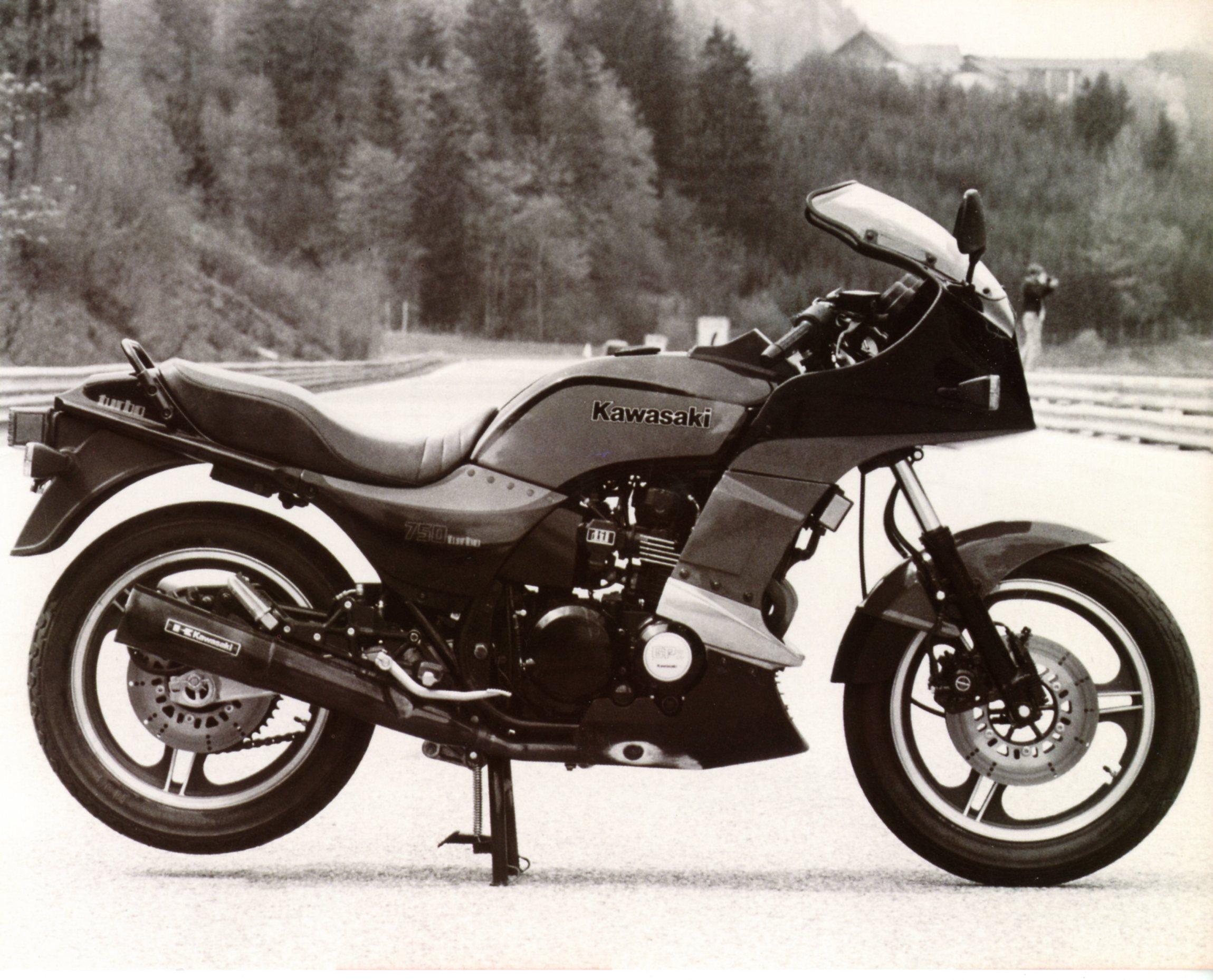 moto-KAWASAKI-GPZ-750-GPZ750-1984-Fiche-moto-lemasterbrockers-cars-card-french