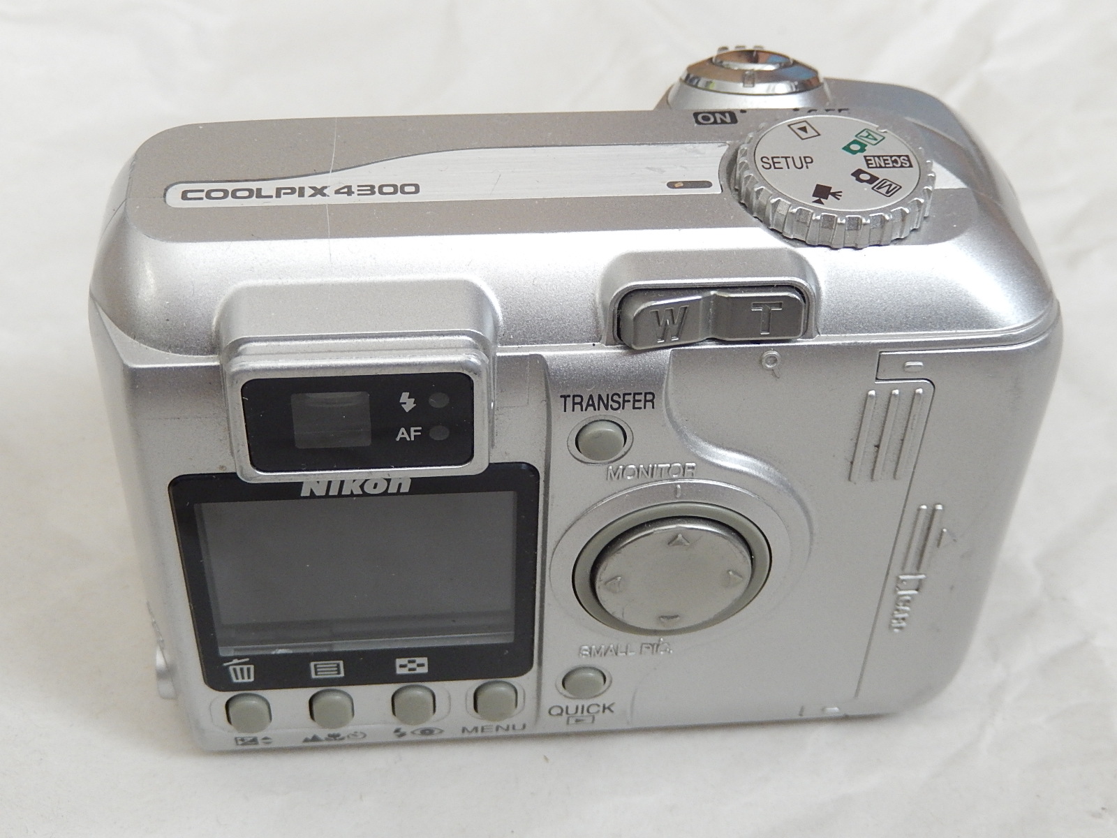 NIKON COOLPIX 4300 HORS-SERVICE
